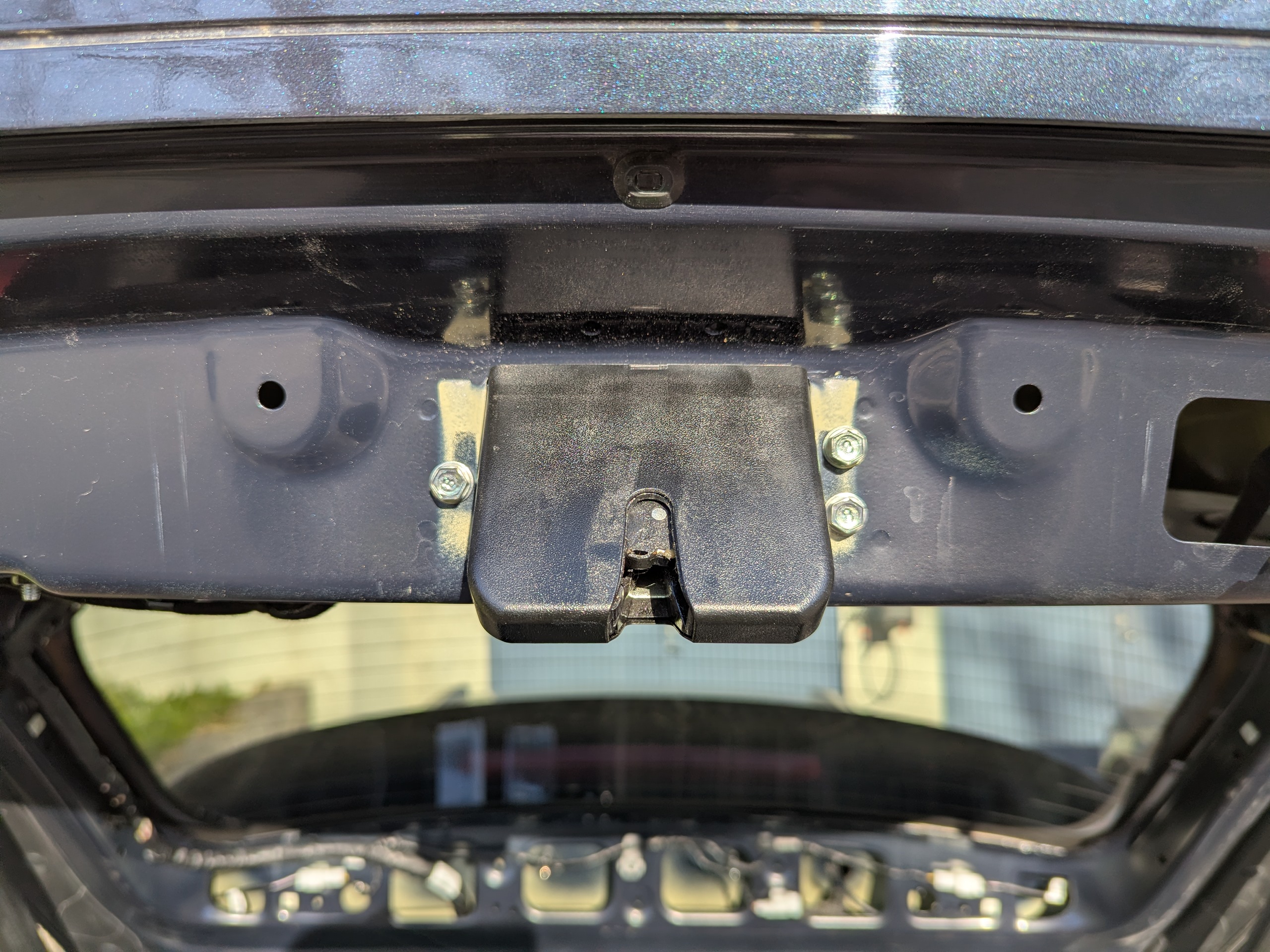 Tailgate latch